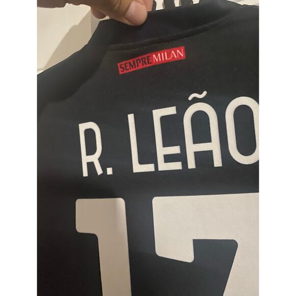 AC Milan 22 / 23 Raphael Leao Official Fan Jersey - Picture 4 of 6